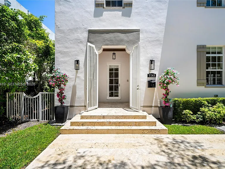 7745 SW 54th Ave — Photo 4