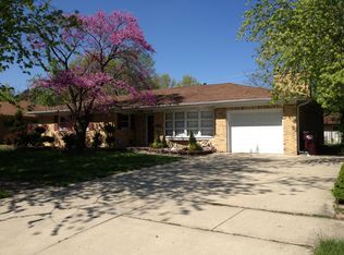 850 Macarthur Dr, Chicago Heights, IL 60411