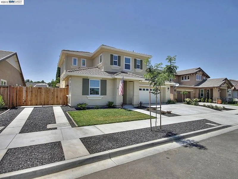563 Linda St photo 1