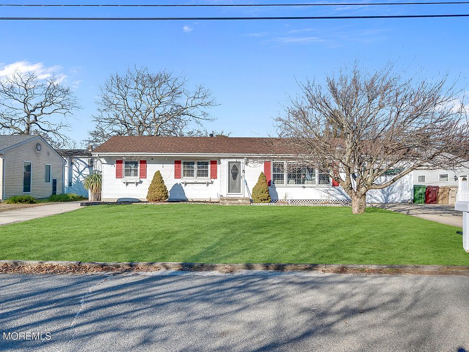 1st image of 215 Lakewood Avenue