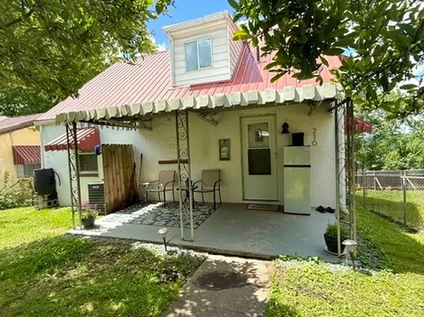 216 Sunset Dr, Charleston, WV 25301