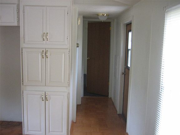 4th image of 18311 Park Dr