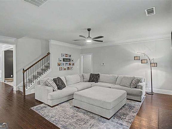 4th image of 325 Hillgrove Dr