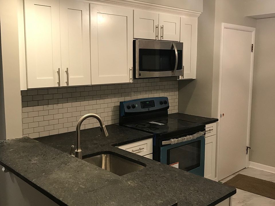 1st image of 139 Woodstock Ave
