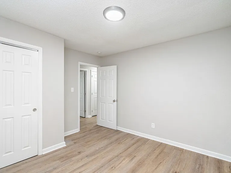 841 Farragut Ave — Photo 17