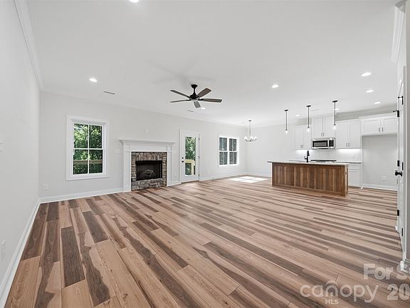5th image of 1917 Skyfall Ln
