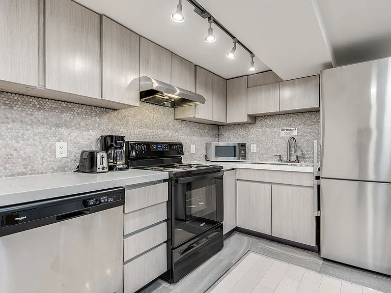 1425 Haro St #3 — Photo 10