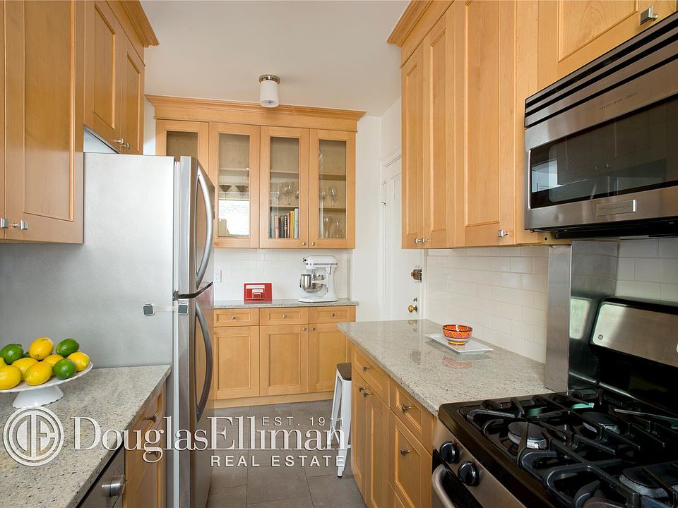 2nd image of 320 W 89th St APT 3D