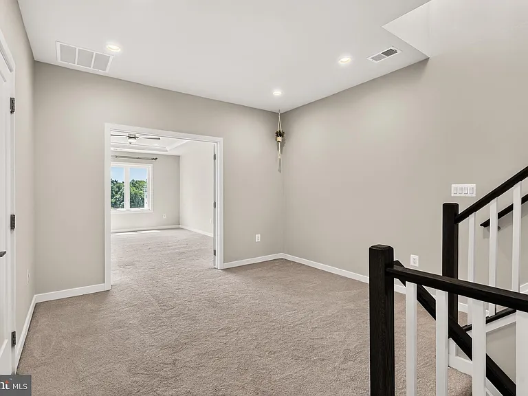 23685 Hopewell Manor Ter — Photo 19