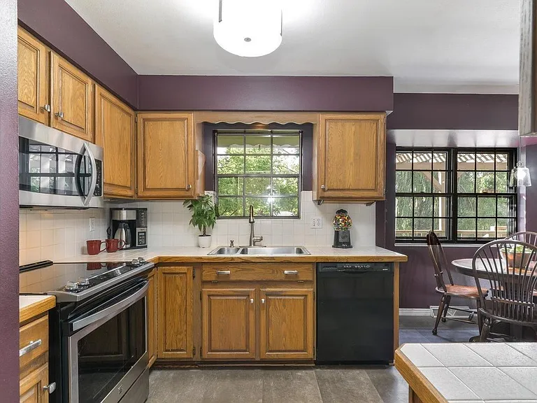 2025 Sheffield Ct — Photo 4