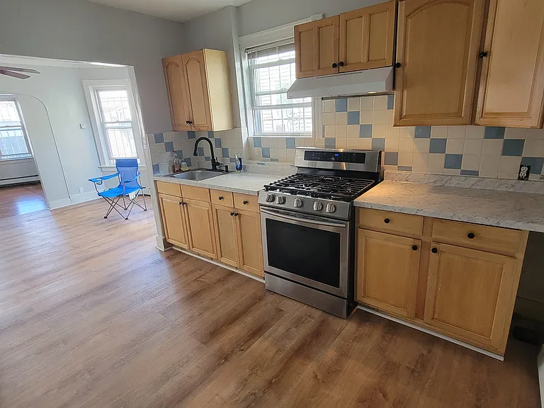 28 Osborn St #1 — Photo 2