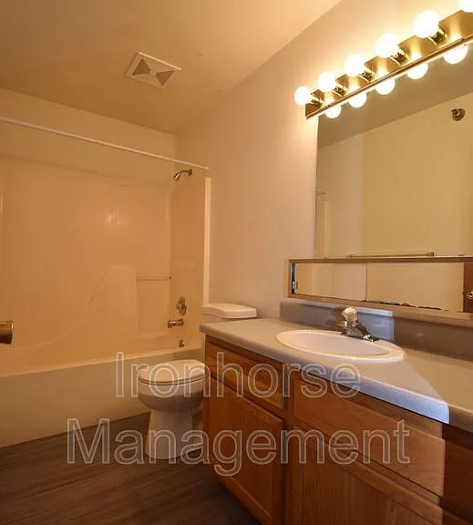 813 W Villard St #70 — Photo 18