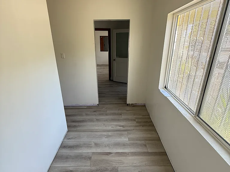 8930 S Vermont Ave — Photo 39