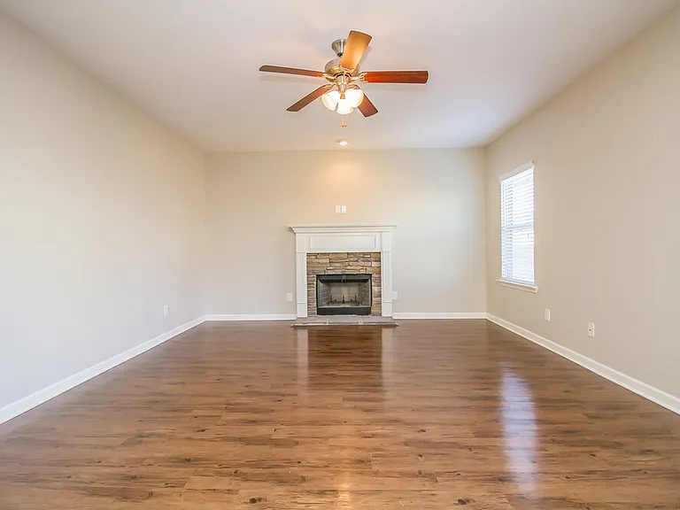 8005 Lakota Ct — Photo 3