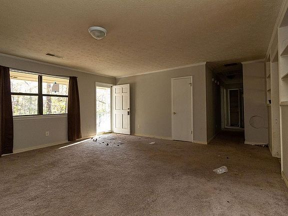 3rd image of 137 Spring Valley Cir