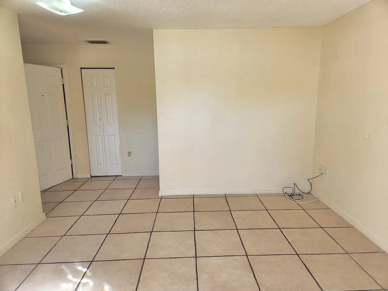 2 bed, 700 sqft, $1,195 — Photo 3