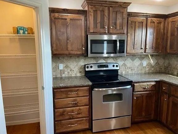 4th image of 2415 Shenandoah Dr