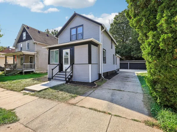 127 North Moore ROAD, Port Washington, WI 53074