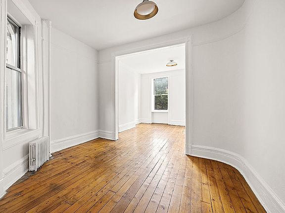 2nd image of 632 E 14th St APT 15