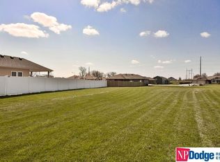 1703 Hawk Ridge Cir, Bellevue, NE 68147