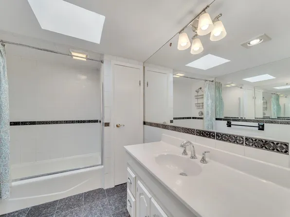 322 Webster Avenue image 10 of 15