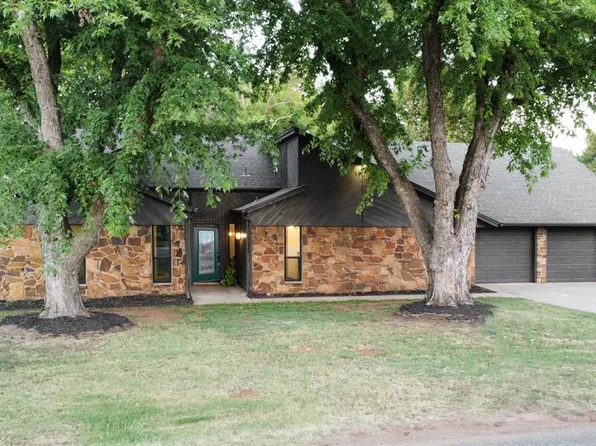 606 N Country Club Ter, Mustang, OK 73064