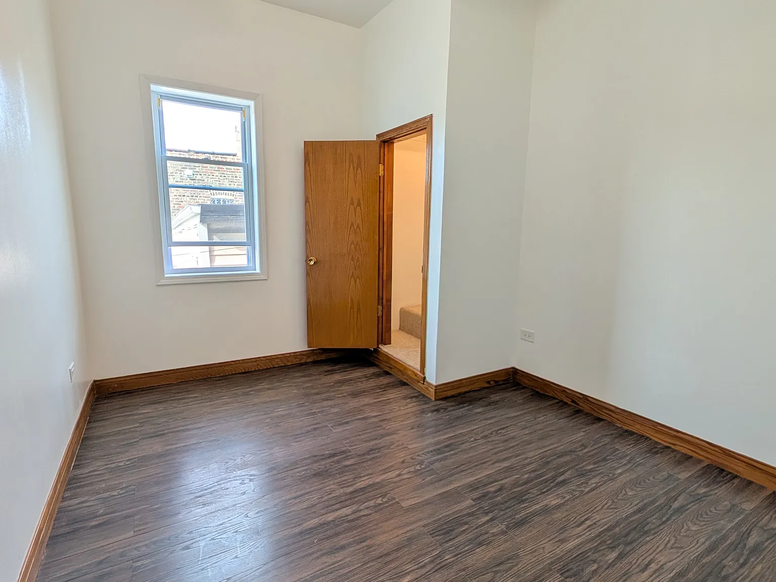 3 bed, 900 sqft, $1,800 — Photo 4