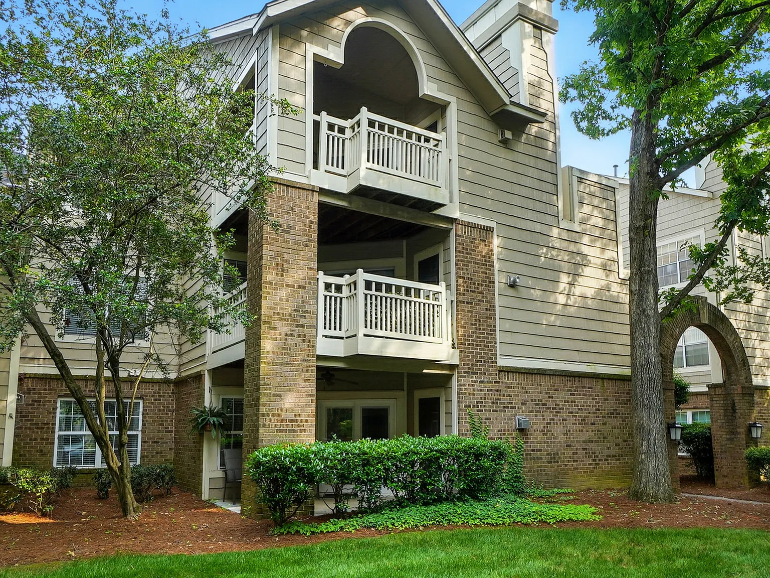 2 bed, 1022 sqft, $1,900 — Photo 4