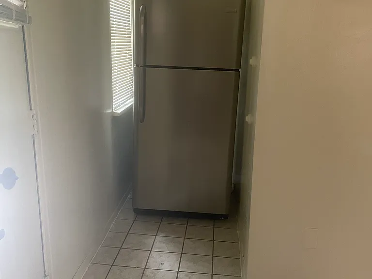 7541 S Rhodes Ave — Photo 10