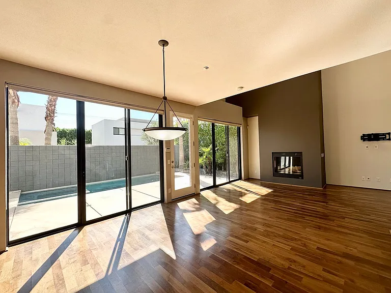 1518 E Baristo Rd — Photo 8