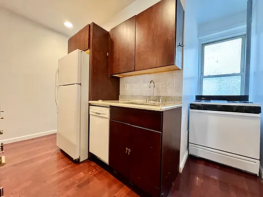 Rented by Hagstrom Management Inc | media 14