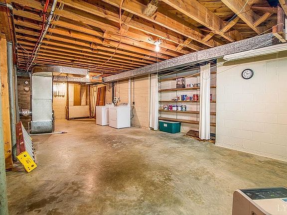4th image of 714 Crestwood Cir