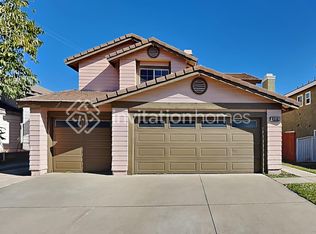 8049 Streamside Ct, Fontana, CA 92336