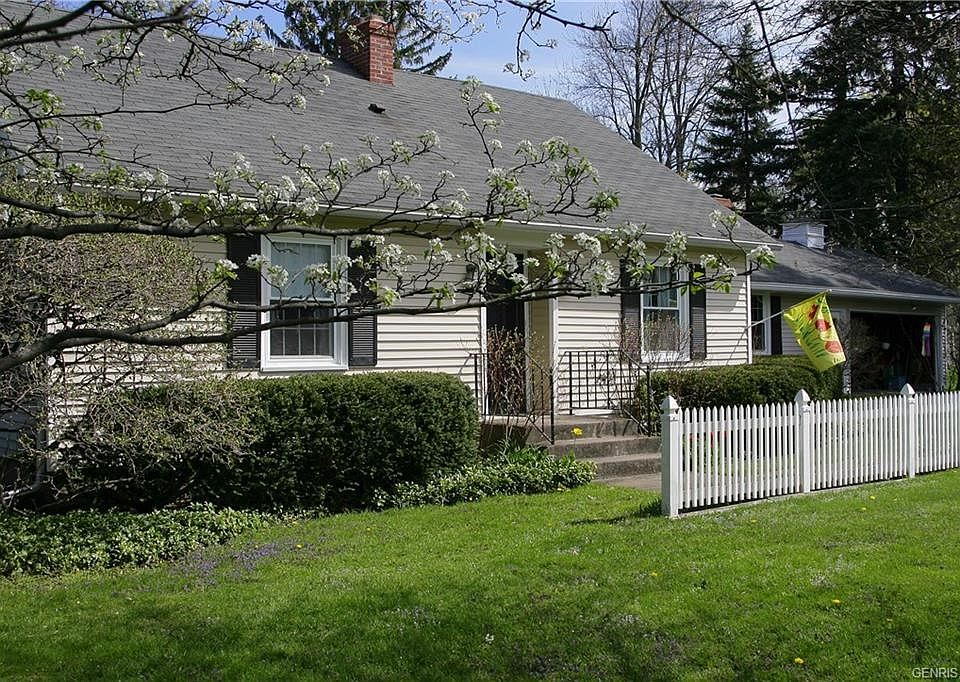 1st image of 3 Spruce Ln