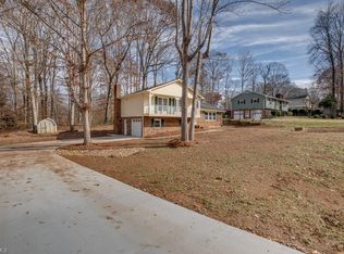 208 Brentwood Dr, Advance, NC 27006