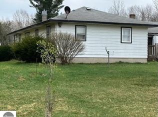 4419 Ten Mile Rd, Evart, MI 49631