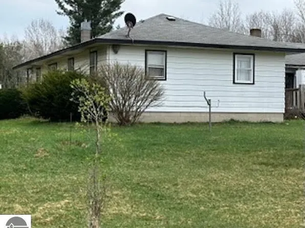 4419 Ten Mile Rd, Evart, MI 49631