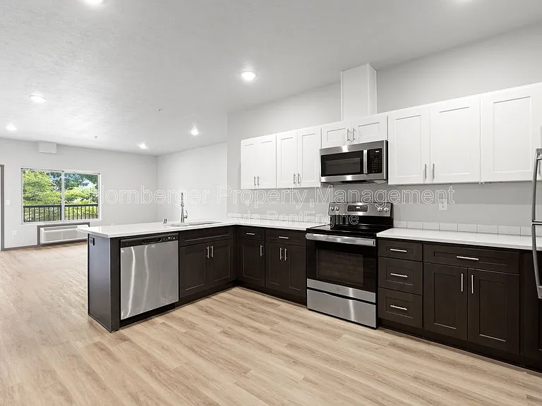 356 E 7th Ave #102 — Photo 4