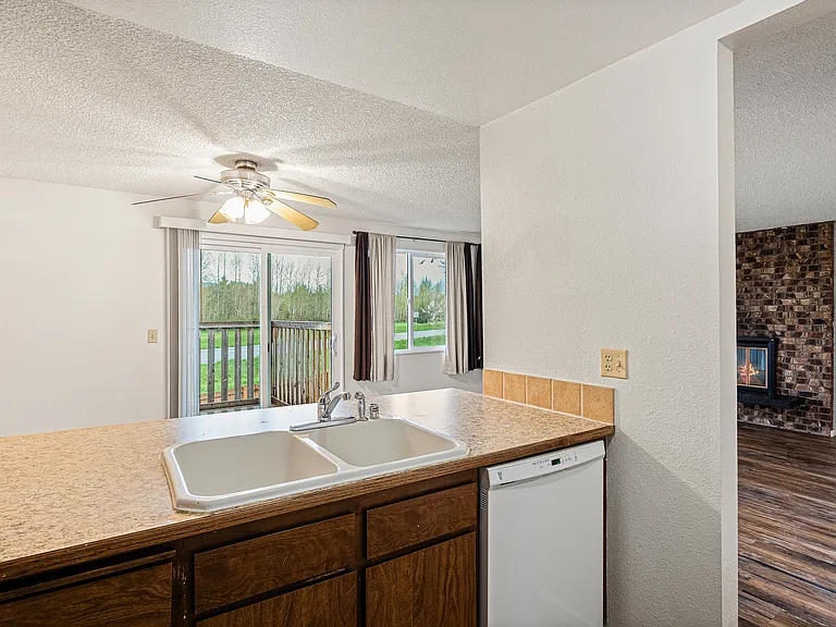 653 Myrtine St #A — Photo 2