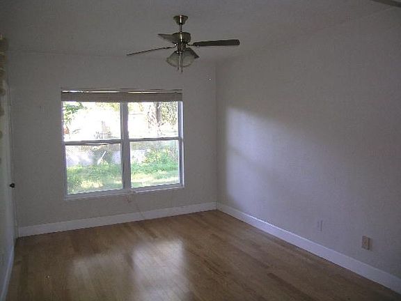 5th image of 110 S Arcturas Ave