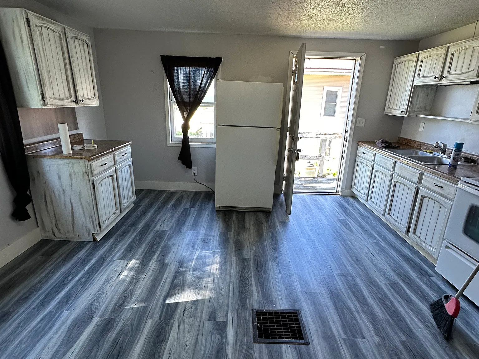 2 bed, 850 sqft, $800 — Photo 2