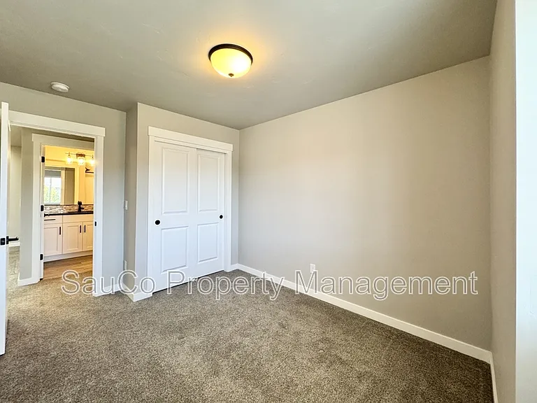 5531 SE Logan Ln — Photo 5