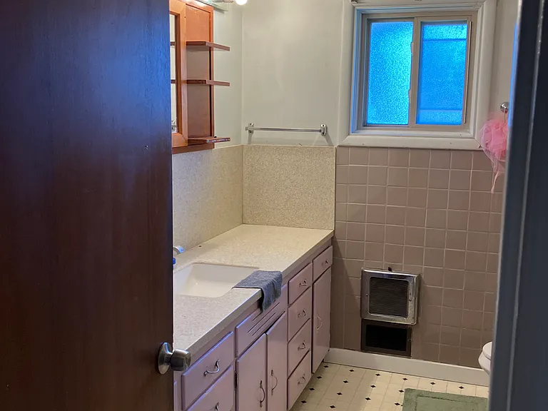 324 E Mission Ave — Photo 8