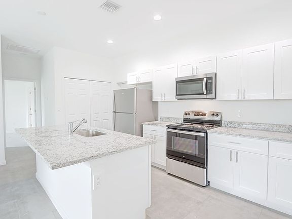 5th image of 2504 30th St SW