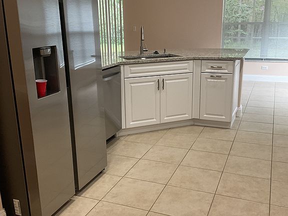 4th image of 1425 Areca Palm Dr