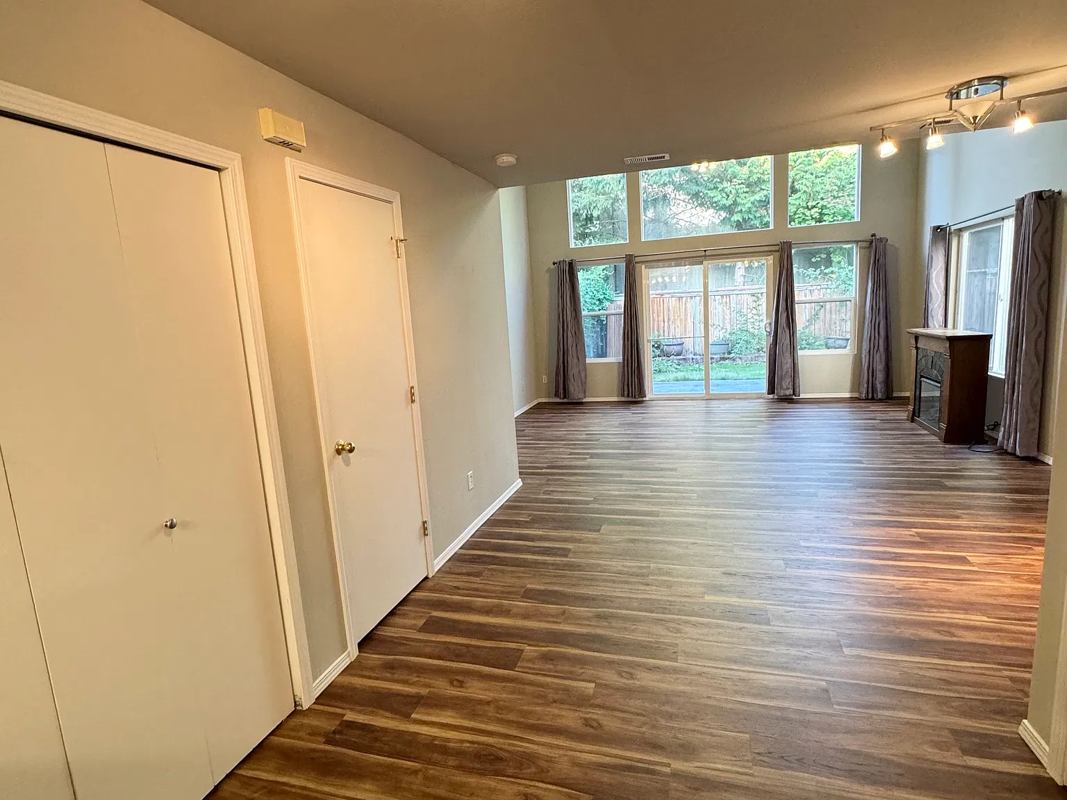 2 bed, 2.5 bath, 1348 sqft, $2,800 — Photo 4