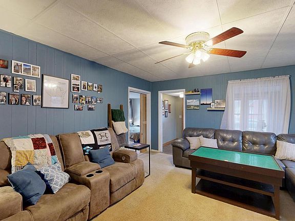 4th image of 906 Center STREET