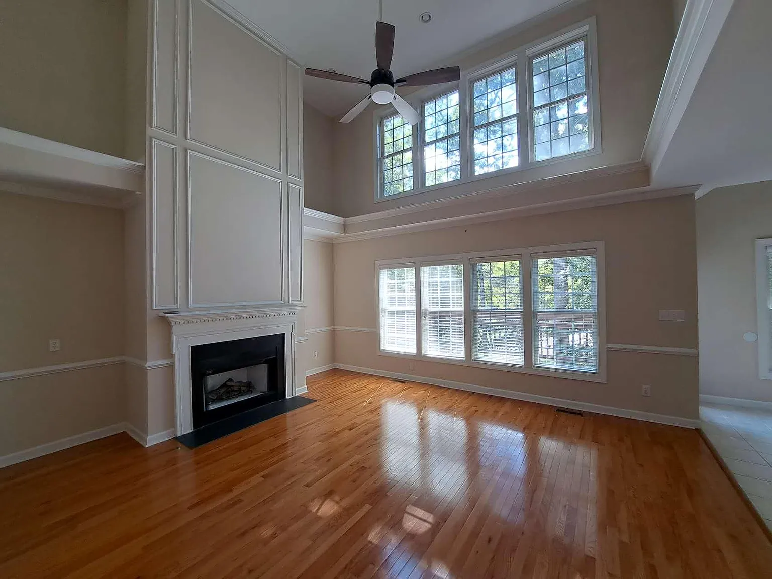 5 bed, 3.5 bath, 3200 sqft, $3,500 — Photo 3