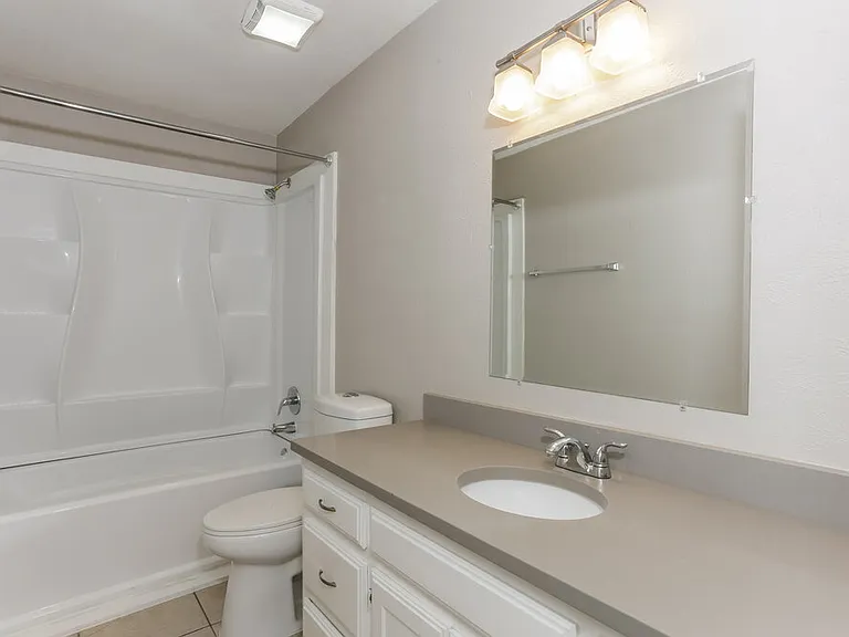 410 W Jefferson St — Photo 15