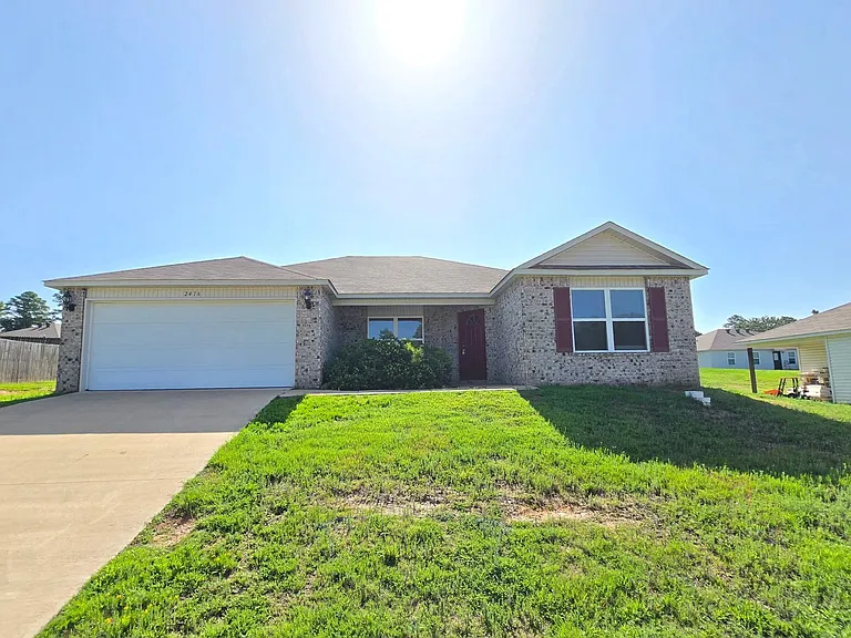 2416 Kenneth Dr — Photo 1